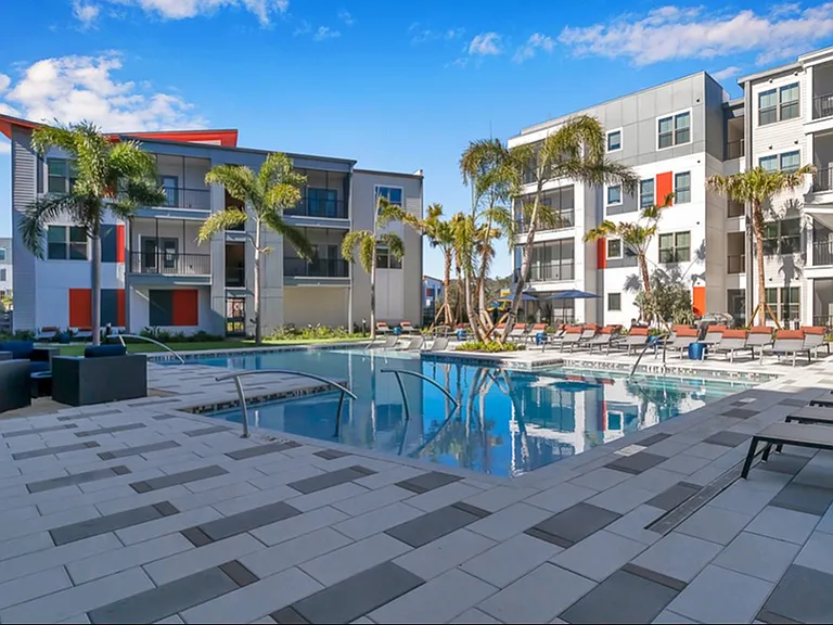 Nexus Brandon Apartments — Photo 3
