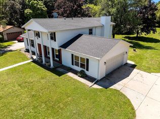 4612 Forest Hills Dr, Two Rivers, WI 54241