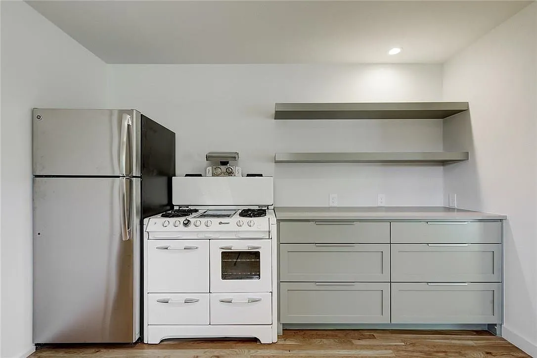 3 bed, 2.0 bath, 1468 sqft, $3,000 — Photo 4