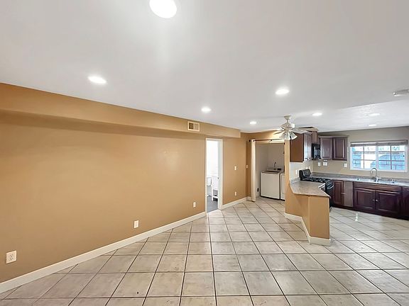 5th image of 2115 Montclair St Unit B