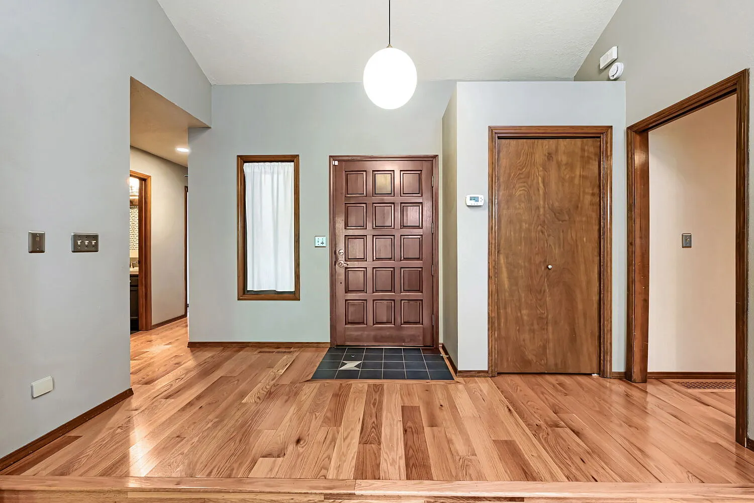 3 bed, 2.0 bath, 2140 sqft, $3,295 — Photo 4