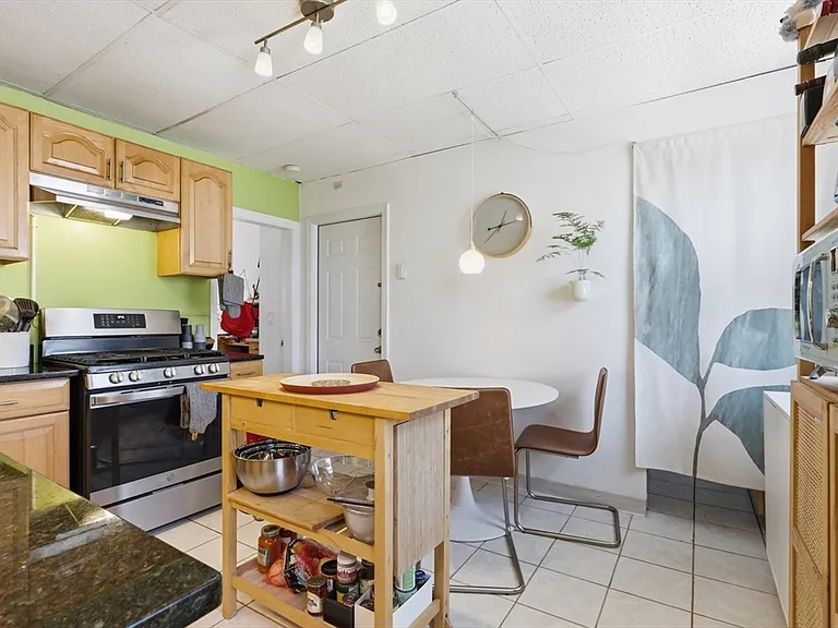 88 Vernal St #A — Photo 7