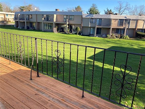 5th image of 9 Mountain Laurel Ct #9