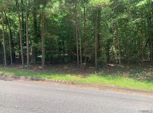 17 Falcon Crest Cir, Northport, AL 35475