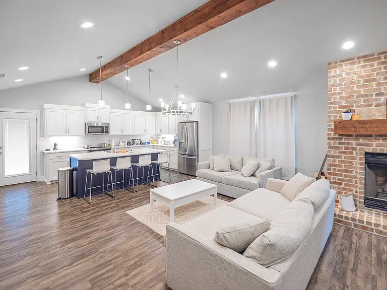 4618 Ebbets Dr — Photo 4