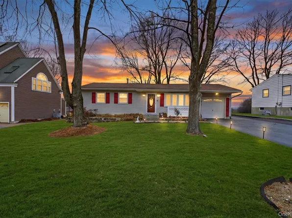 18 Cardinal Drive, Poughkeepsie, NY 12601