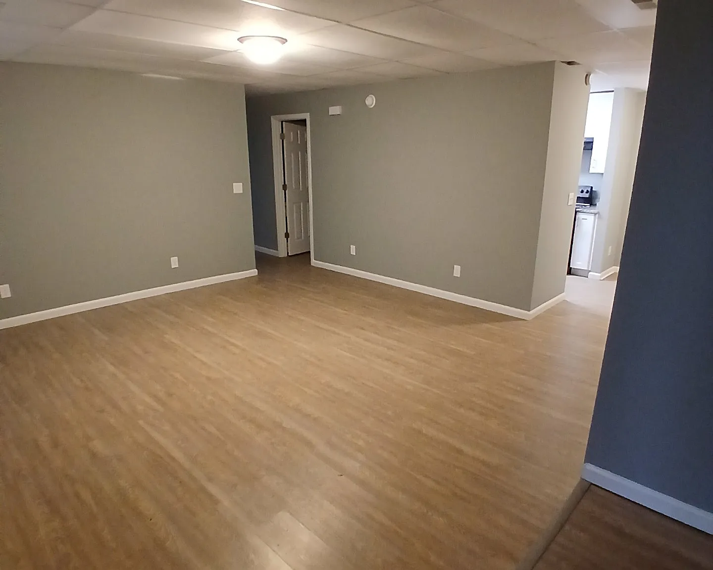 2 bed, $1,100 — Photo 2