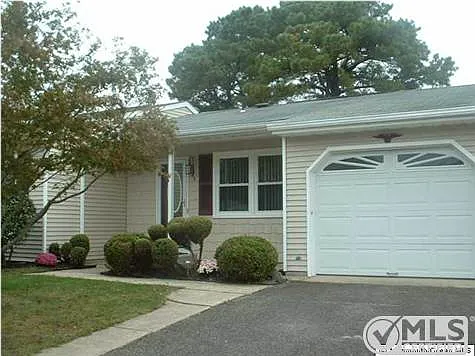 3 Apple Ln photo 1