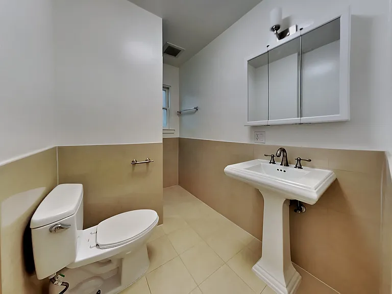 1677 Bush St — Photo 5