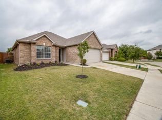 1131 Red Robin Dr, Aubrey, TX 76227