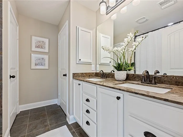1524 Uhland Dr — Photo 15