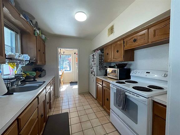 4th image of 88 W 48th Ave