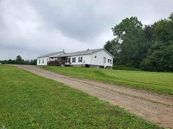 11249 Kennedy Rd, Emmett, MI 48022