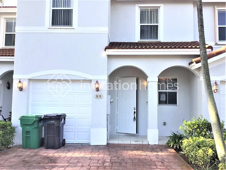 1038 NE 207th Ter