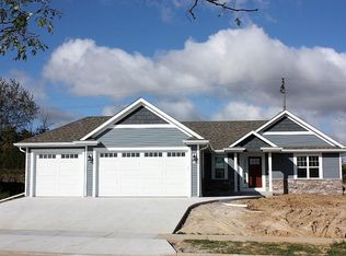 655 Silver Fox Dr N, Kewaskum, WI 53040