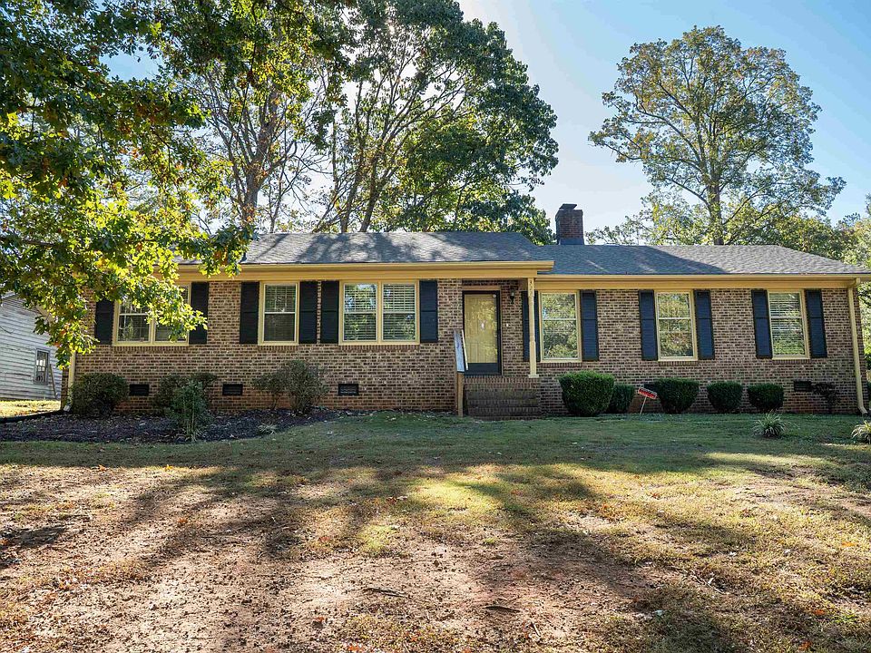 1st image of 322 Seven Oaks Ln