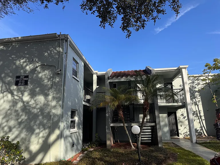 2822 Somerset Park Dr #201 — Photo 8