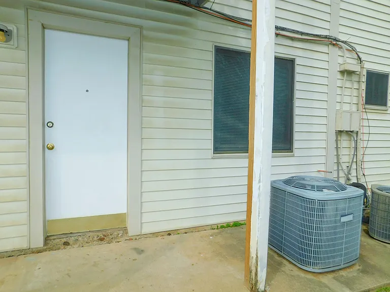 401 Betchan St #4A — Photo 14