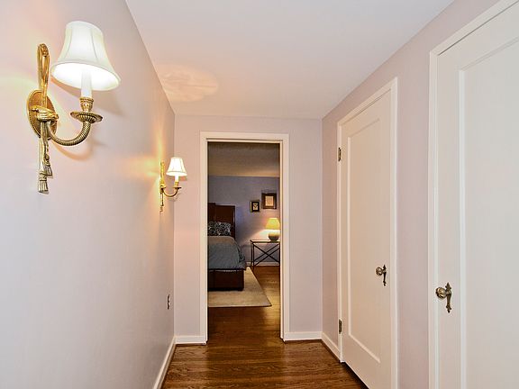 2nd image of 53 Bradenham Pl