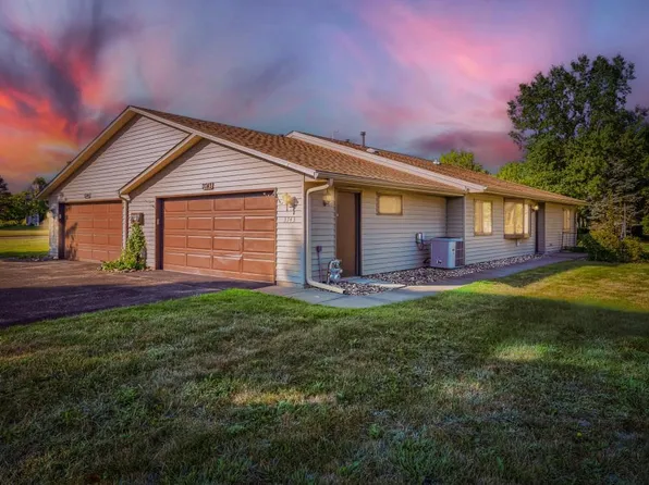 3743 Goodwin Ave N, Oakdale, MN 55128