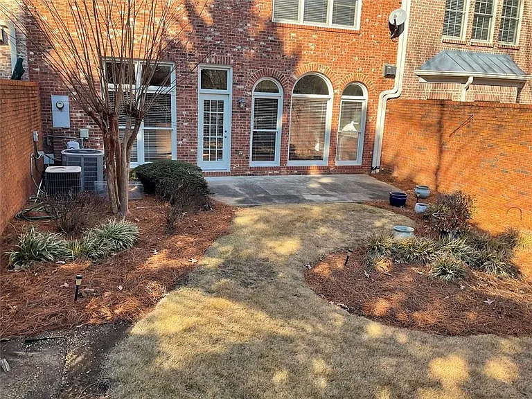 6193 Spalding Dr — Photo 17