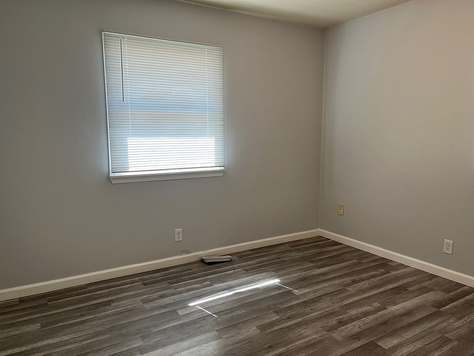 1st image of 404 E Madison St #L