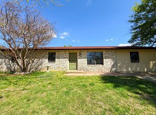 713 N Rhomberg St, Burnet, TX 78611