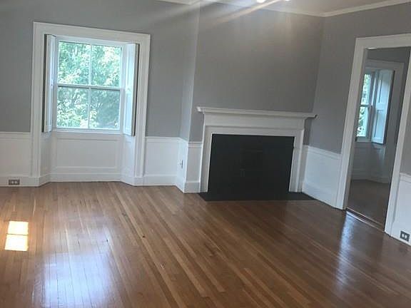 5th image of 31 Washington Sq Unit 3