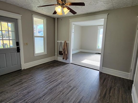 3rd image of 230 Vine St E #234
