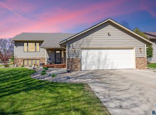 5217 E Blueridge Dr, Sioux Falls, SD 57110