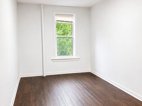 5th image of 206 Hoyt St APT 1