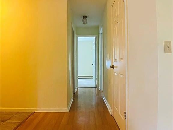 4th image of 10 Lexington Hl Unit 2