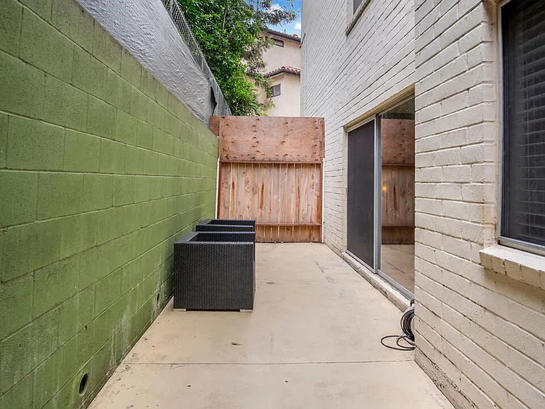 2260 N Cahuenga Blvd #106 — Photo 23