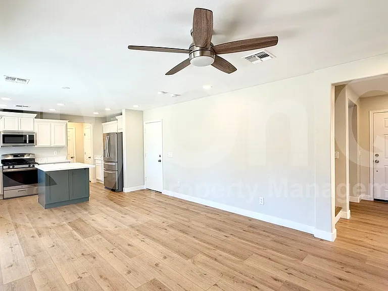2901 N Daisy Dr — Photo 4