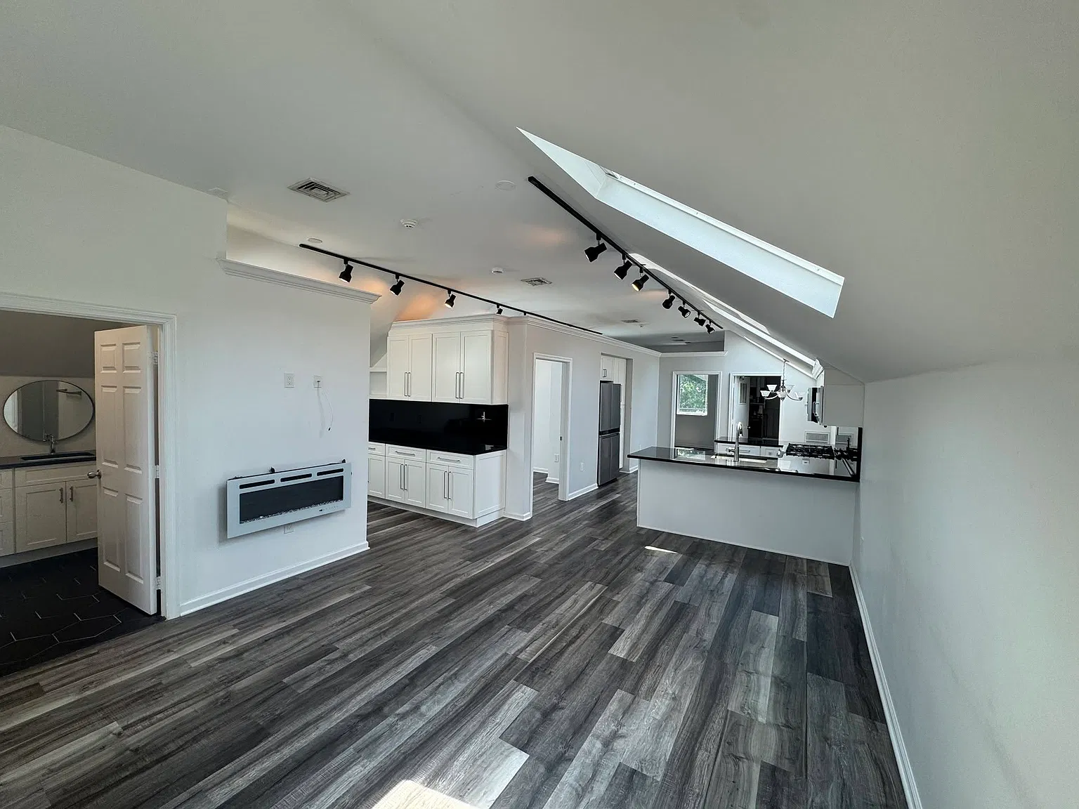 1 bed, 1500 sqft, $2,500 — Photo 1