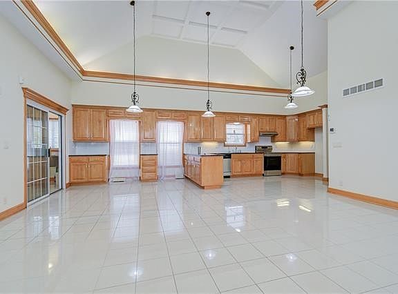 3rd image of 9723 S Windsor Dr