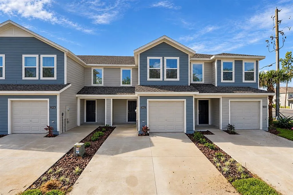 3 bed, 2.5 bath, 1386 sqft, $2,100 — Photo 1