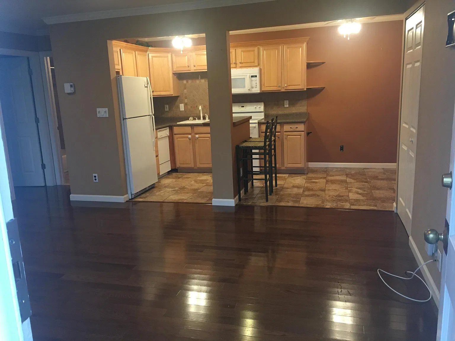 1 bed, 700 sqft, $1,500 — Photo 3