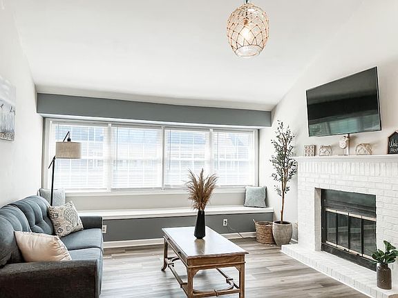 Large living room space with a full seated bench area with lots of windows providing great lighting. Comfy couch with queen sized pullout couch. Fireplace non-functioning views ONLY.