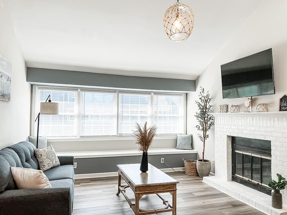 Large living room space with a full seated bench area with lots of windows providing great lighting. Comfy couch with queen sized pullout couch. Fireplace non-functioning views ONLY.