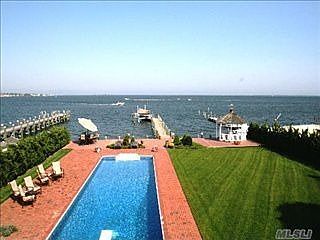 1st image of 320 Bay Dr