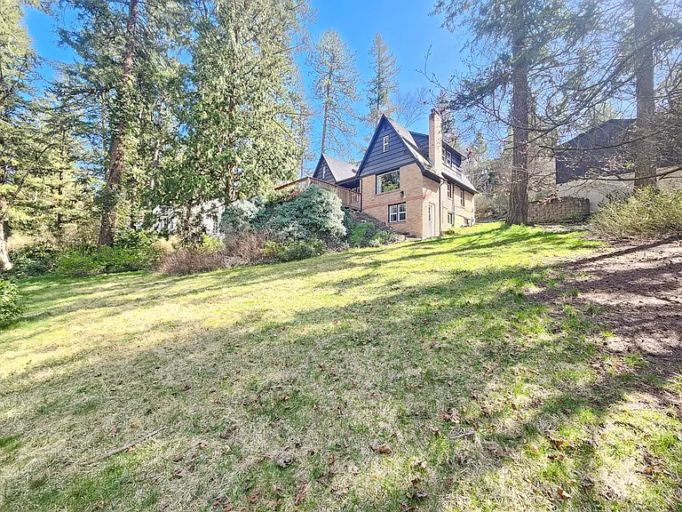 1922 E 18th Ave — Photo 2