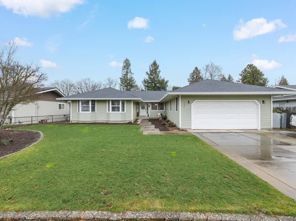 924 S Shasta Ave, Eagle Point, OR 97524