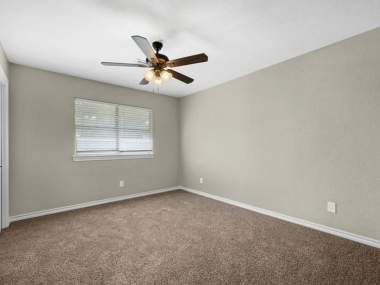6943 NW Eisenhower Dr — Photo 33