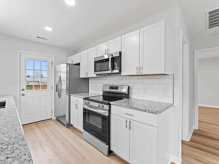 329 Simpson St — Photo 9