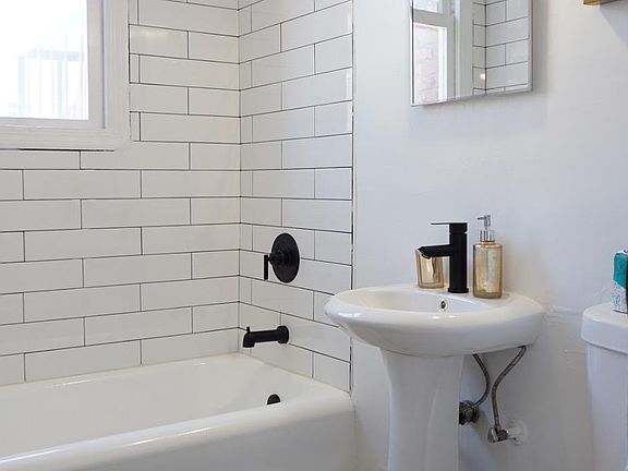 5th image of 800 N Vermont Ave #407