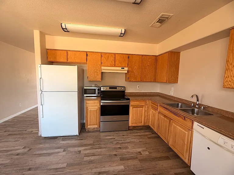 1078 W Rogers Ave — Photo 5