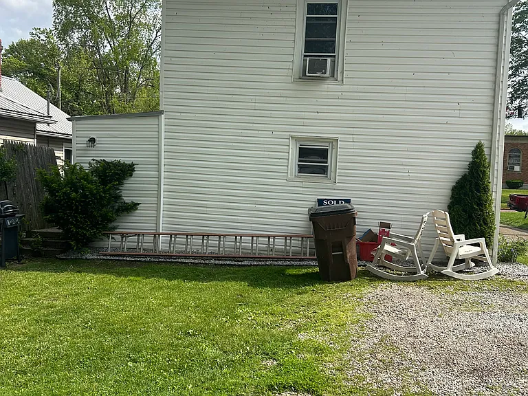717 E Vine St — Photo 24