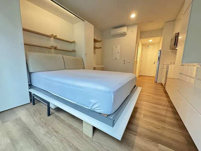 987 Queen St #215 — Photo 2