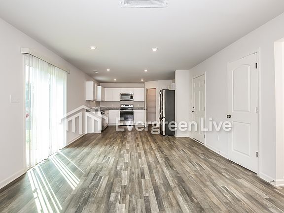 5th image of 332 Avon St